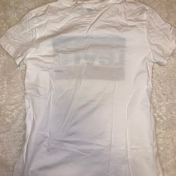 Levi’s White Graphic Tee - Picture 2 of 3
